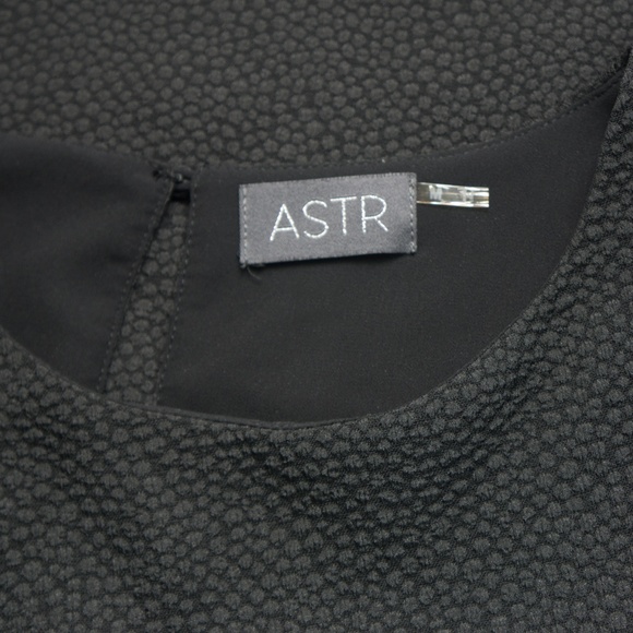 ASTR Textured Crop Top Blouse Keyhole M 0607X - Picture 4 of 4